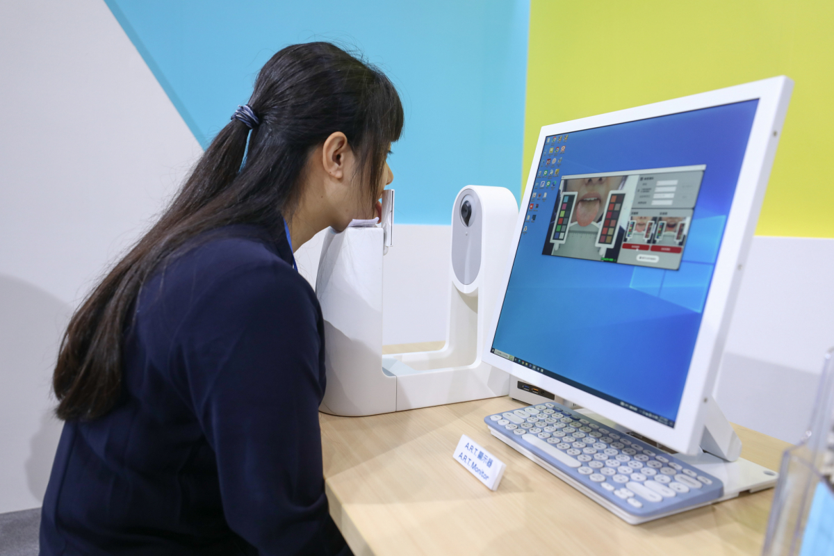 友達(dá)耘康延伸友達(dá)卓越的感測(cè)技術(shù)及色彩管理專長(zhǎng)，研發(fā)出舌象擷取系統(tǒng)，可提供數(shù)據(jù)化、影像化的檢測(cè)結(jié)果，輔助醫(yī)師與專業(yè)醫(yī)事人員做為臨床研究、檢測(cè)結(jié)果評(píng)估與檢測(cè)紀(jì)錄的留存