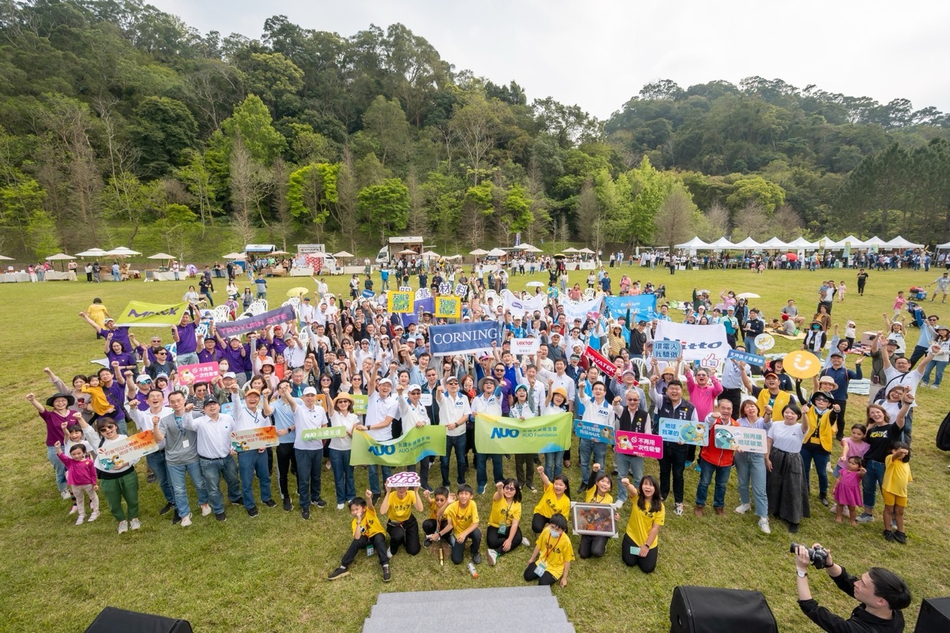 友達(dá)永續(xù)基金會(huì)透過(guò)永續(xù)市集體驗(yàn)、環(huán)境教育提倡，集結(jié)員工、供應(yīng)商、在地鄰里、社福機(jī)構(gòu)等超過(guò)1500人共同實(shí)踐永續(xù)生活