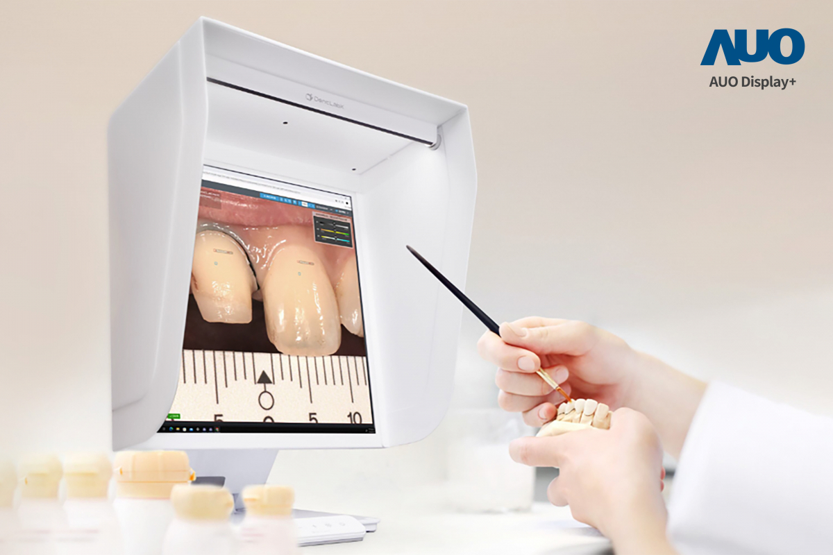 達(dá)擎智慧牙科比色解決方案獲得2025智慧顯示應(yīng)用大賞之智慧醫(yī)療獎，透過獨家色彩還原運(yùn)算及AI技術(shù)，以搭載友達(dá)A.R.T.先進(jìn)抗反光顯示器，擬真還原影像，提升假牙製作效率並大幅降低重製率