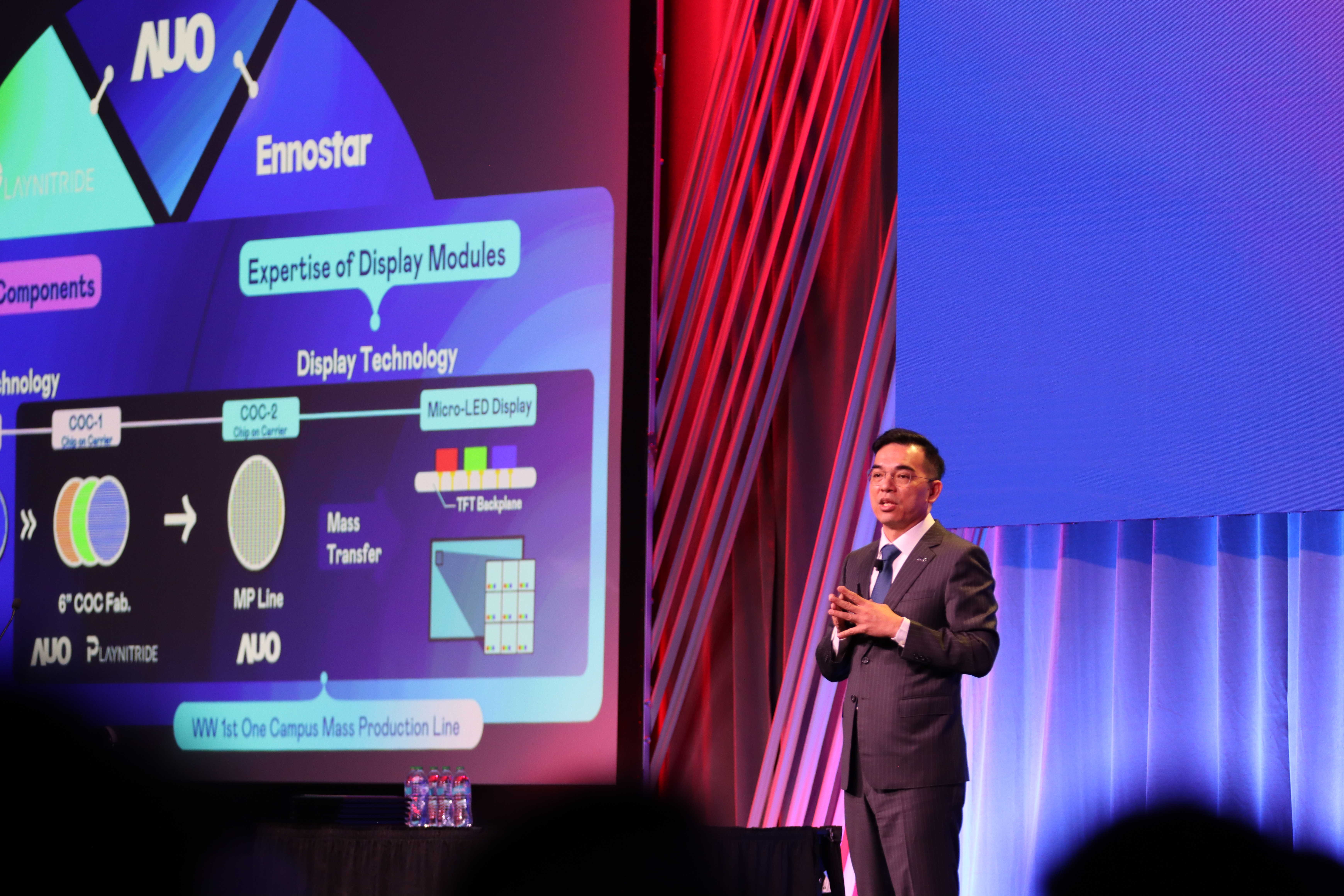 2025 SID顯示周登場 ，友達光電執(zhí)行長暨總經(jīng)理柯富仁博士以「Redefining Displays: Inspiring New Possibilities」發(fā)表主題演說，帶領(lǐng)友達以智慧顯示解決方案先驅(qū)，透過AI賦能，重塑顯示的視覺創(chuàng)新體驗