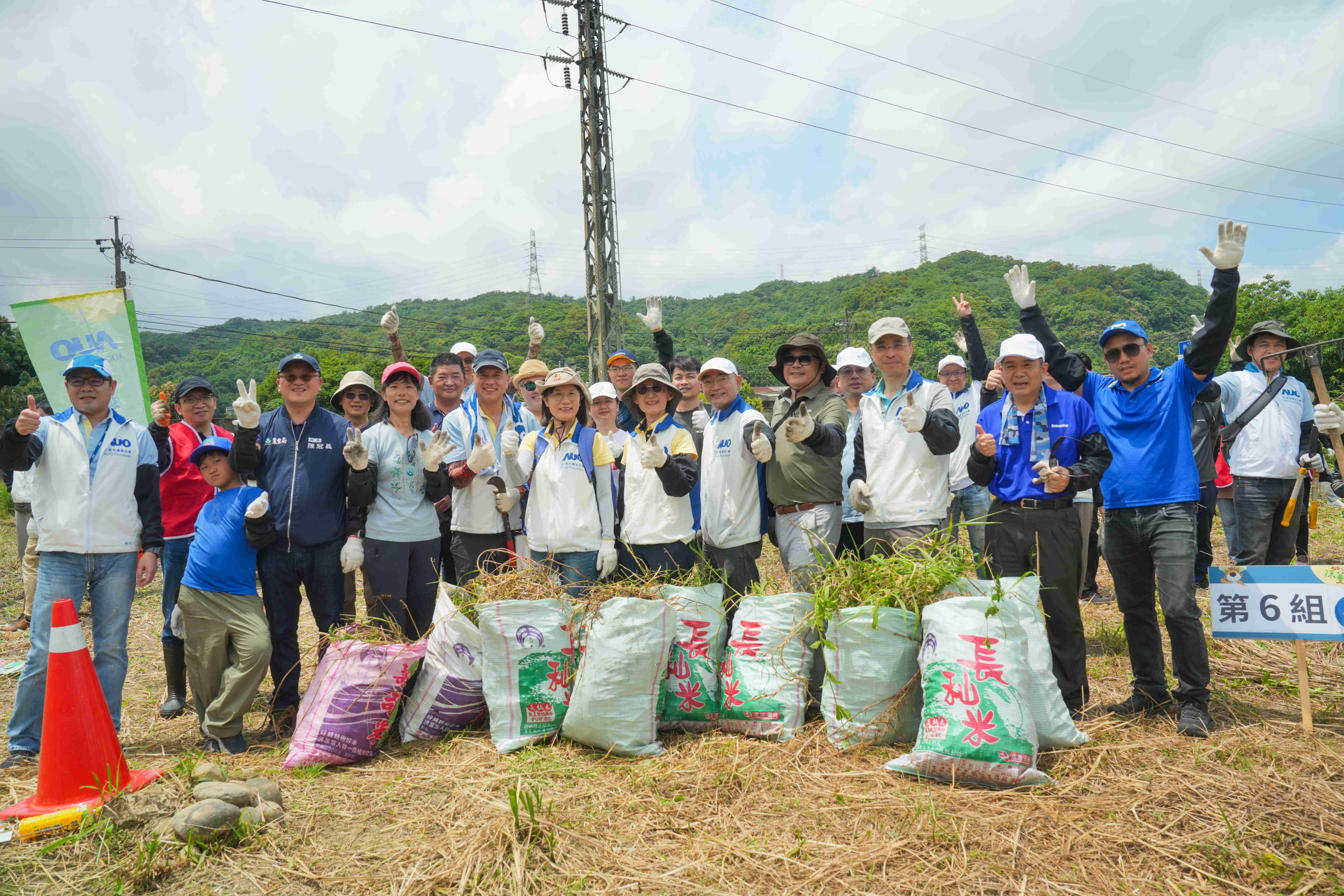 友達(dá)永續(xù)基金會今（17）日在桃園龍?zhí)稄S區(qū)舉辦「手護(hù)臺灣綠色堡壘　Green Party除蔓生活節(jié)」 ，由友達(dá)光電暨友達(dá)永續(xù)基金會董事長彭雙浪攜手政府、供應(yīng)商等合作夥伴共同參與